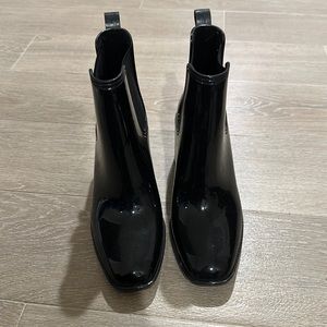 Basically unworn heeled rubber ankle rain boots
